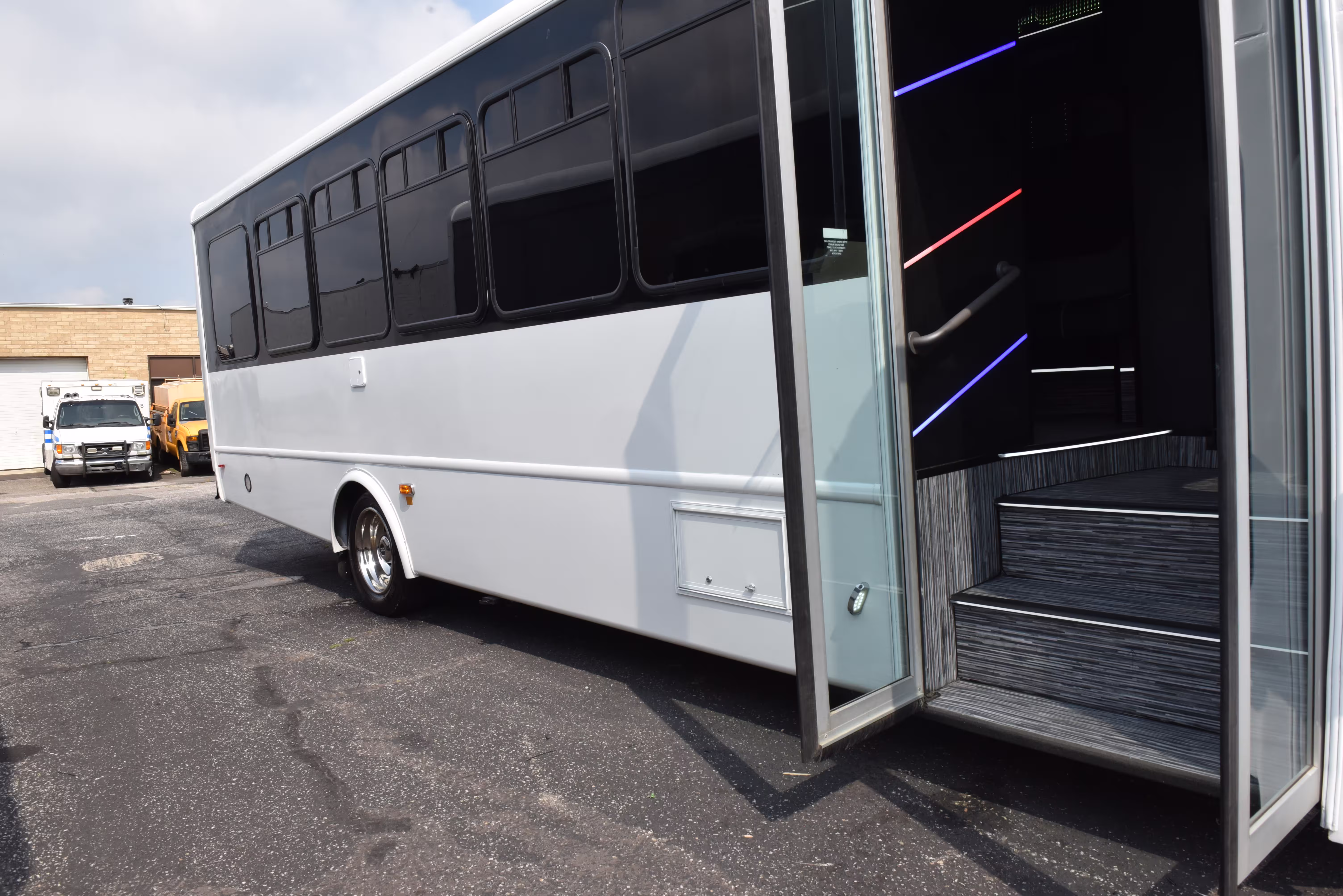 Image 28 for Luxury Limo Build