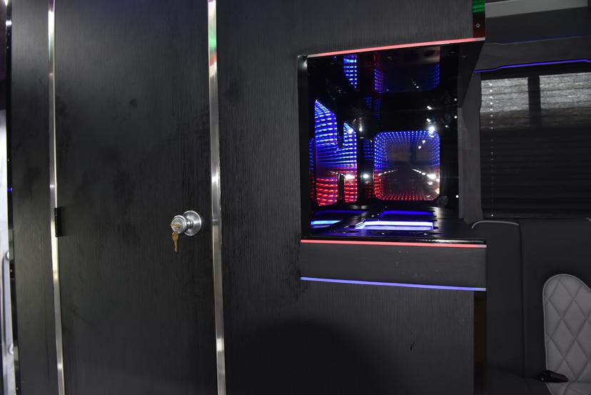 Luxury Limo Build image 33